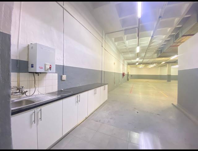 749M² WAREHOUSE TO LET IN RANDBURG CENTRAL